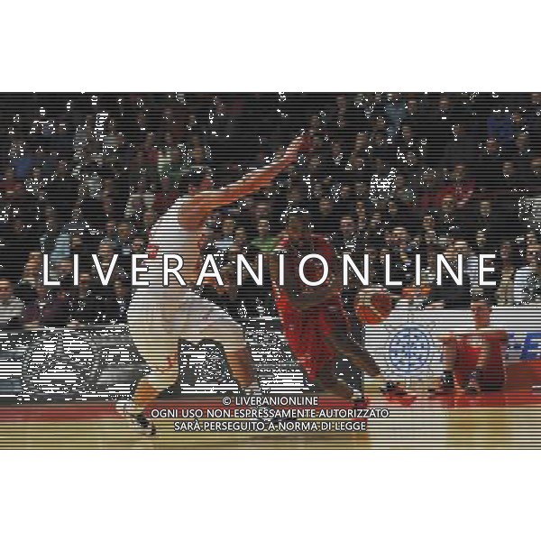 CAMPIONATO DI BASKET SERIE A, OPENJOBMETIS VARESE VS EA7 EMPORIO ARMANI, VARESE, 24-01-2016, NELLA FOTO: LAFAYETTE VS KANGUR / AGENZIA ALDO LIVERANI SAS 