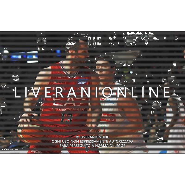 CAMPIONATO DI BASKET SERIE A, OPENJOBMETIS VARESE VS EA7 EMPORIO ARMANI, VARESE, 24-01-2016, NELLA FOTO: MACVAN MILAN VS KANGUR KRISTJAN / AGENZIA ALDO LIVERANI SAS 
