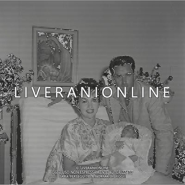 RETROSPETTIVA GINA LOLLOBRIGIDA ATTRICE NELLA FOTO GINA LOLLOBRIGIDA con il marito e il figlio Andrea Milko Skofic Jr AG ALDO LIVERANI SAS