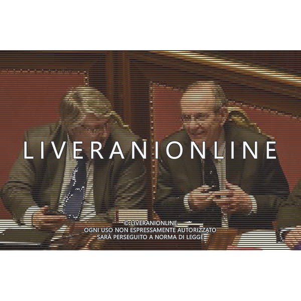 Discussione della mozione di sfiducia al Governo Renzi - Palazzo Madama - Roma - 27.01.2016 nella foto: Giuliano Poletti con Pier Carlo Padoan / Ph.Corradetti - Ag. Aldo Liverani Sas 