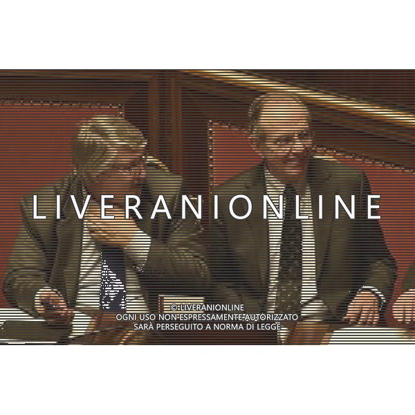 Discussione della mozione di sfiducia al Governo Renzi - Palazzo Madama - Roma - 27.01.2016 nella foto: Giuliano Poletti con Pier Carlo Padoan / Ph.Corradetti - Ag. Aldo Liverani Sas 