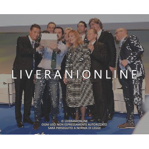 Covegno Enf Europe of Nations and Freedom - Piu\' liberi piu\' forti. Un\'altra Europa e\' possibile Milano - 28.01.2016 Nella Foto:Selfie fra i relatori Rebega,Tomio Akamura,Atkinson Janice,Michael Marusik,Tim Van Grieken,De Graff Marcel,Heinz-Christian Stranche,Marine Le Pen e Matteo Salvini /Ph.Vitez-Ag. Aldo Liverani