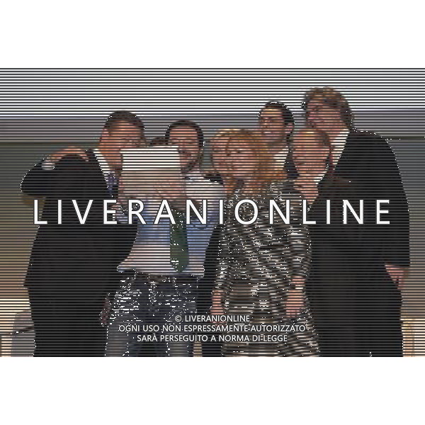 Covegno Enf Europe of Nations and Freedom - Piu\' liberi piu\' forti. Un\'altra Europa e\' possibile Milano - 28.01.2016 Nella Foto:Selfie fra i relatori Rebega,Tomio Akamura,Atkinson Janice,Michael Marusik,Tim Van Grieken,De Graff Marcel,Heinz-Christian Stranche,Marine Le Pen e Matteo Salvini /Ph.Vitez-Ag. Aldo Liverani