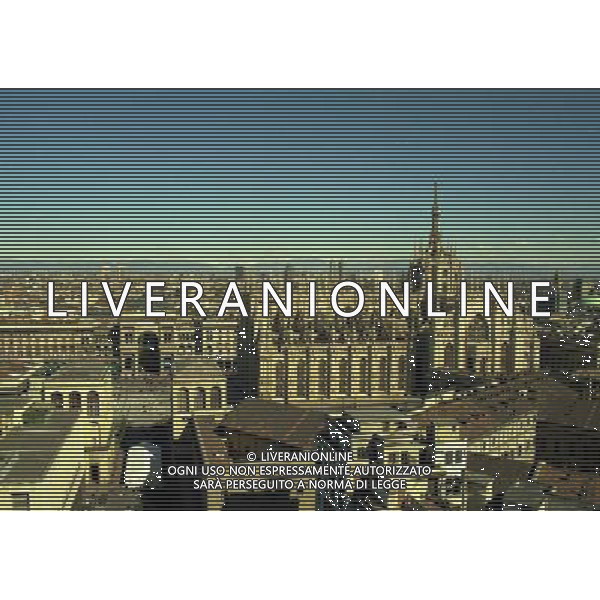 MILANO 20-03-1997 PRENMIO BICI D\'ORO NELLA FOTO PANORAMICA DEL DUOMO DI MILANO AG ALDO LIVERANI SAS