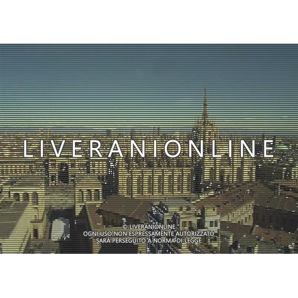 MILANO 20-03-1997 PREMIO BICI D\'ORO NELLA FOTO PANORAMICA DEL DUOMO DI MILANO AG ALDO LIVERANI SAS