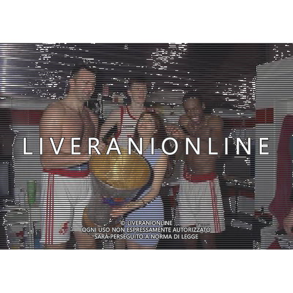MILANO FINALE SCUDETTO STEFANEL MILANO .TEAM SISTEM BOLOGNA 1996 NELLA FOTO I GIOCATORI DELLA STEFANEL MILANO FESTEGGIANO LA VITTORIA DEL 25 SCUDETTO AG ALDO LIVERANI SAS