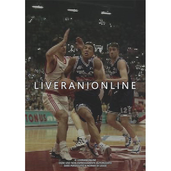 MILANO FINALE SCUDETTO STEFANEL MILANO .TEAM SISTEM BOLOGNA 1996 NELLA FOTO CARLTON MYERS AG ALDO LIVERANI SAS