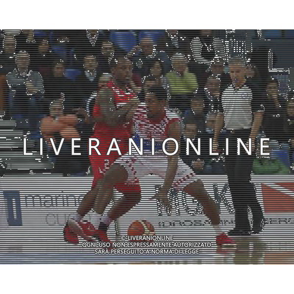 Lega Basket serie A, 3» giornata di ritorno, Consultinvest Pesaro vs Openjobmetis Varese 31/01/2016 nella foto: SHEPHERD DUELLA CON WAYNS, ph.CLAUDIO ZAMAGNI/AGENZIA ALDO LIVERANI S.A.S.
