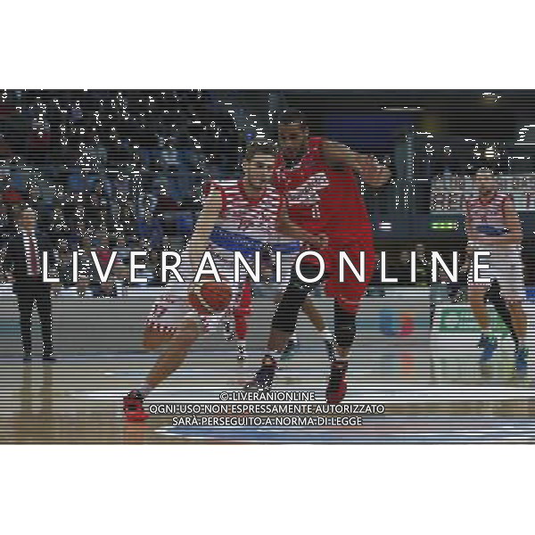 Lega Basket serie A, 3» giornata di ritorno, Consultinvest Pesaro vs Openjobmetis Varese 31/01/2016 nella foto: CERON, MARCATO DA DAVIES, ph.CLAUDIO ZAMAGNI/AGENZIA ALDO LIVERANI S.A.S.