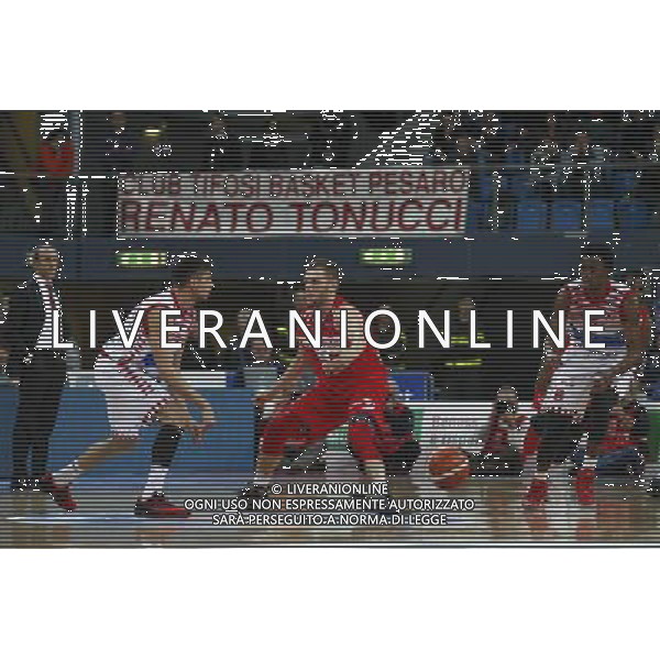 Lega Basket serie A, 3» giornata di ritorno, Consultinvest Pesaro vs Openjobmetis Varese 31/01/2016 nella foto: INTESA TRA BASILE E CHRISTON, ph.CLAUDIO ZAMAGNI/AGENZIA ALDO LIVERANI S.A.S.