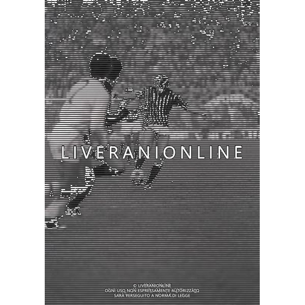 RETROSPETTIVA PIERO PRATI CALCIATORE NELLA FOTO PIERO PRATI CON LA MAGLIA DEL MILAN AG ALDO LIVERANI SAS