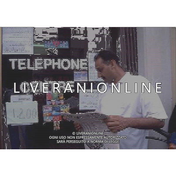 brescia telephone center dove vanno gli stranieri e emmigranti a telefonare foto filippo venezia-Ag aldo liverani