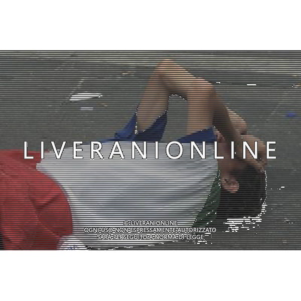 MILANO,18-06-02 DFP/MARCO LUSSOSO PIAZZA DUOMO, LA DELUSIONE DEI TIFOSI DOPO L\'ELIMINAZIONE DELL\'ITALIA. AG ALDO LIVERANI SAS