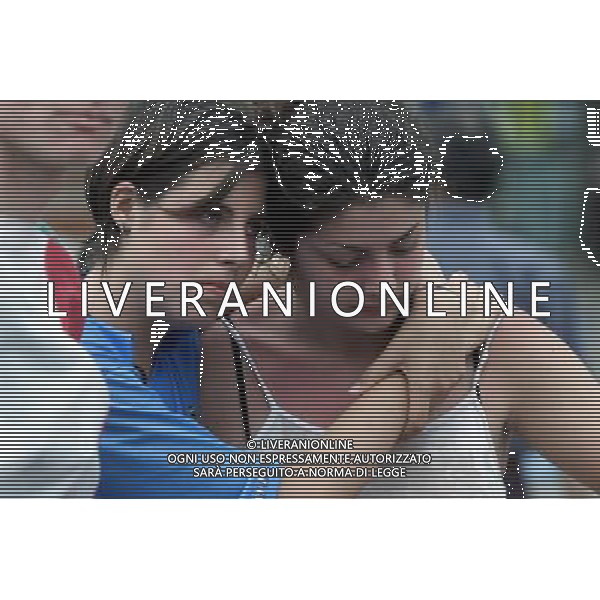 MILANO,18-06-02 DFP/MARCO LUSSOSO PIAZZA DUOMO, LA DELUSIONE DEI TIFOSI DOPO L\'ELIMINAZIONE DELL\'ITALIA. AG ALDO LIVERANI SAS