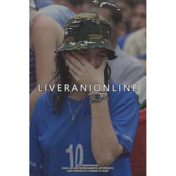 MILANO,18-06-02 DFP/MARCO LUSSOSO PIAZZA DUOMO, LA DELUSIONE DEI TIFOSI DOPO L\'ELIMINAZIONE DELL\'ITALIA. AG ALDO LIVERANI SAS