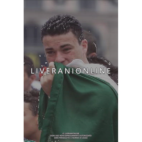 MILANO,18-06-02 DFP/MARCO LUSSOSO PIAZZA DUOMO, LA DELUSIONE DEI TIFOSI DOPO L\'ELIMINAZIONE DELL\'ITALIA. AG ALDO LIVERANI SAS