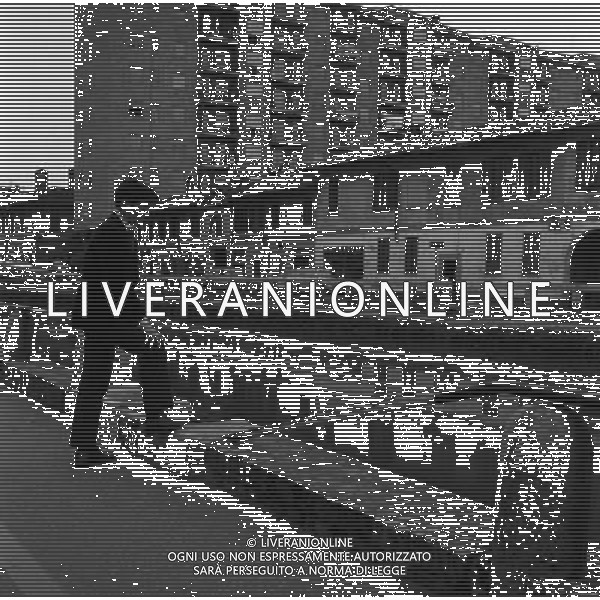 1970 MILANO NAVIGLIO MILANESE PORTA TICINESE NELLA FOTO PORTA TICINESE SUI NAVIGLI AG ALDO LIVERANI SAS 