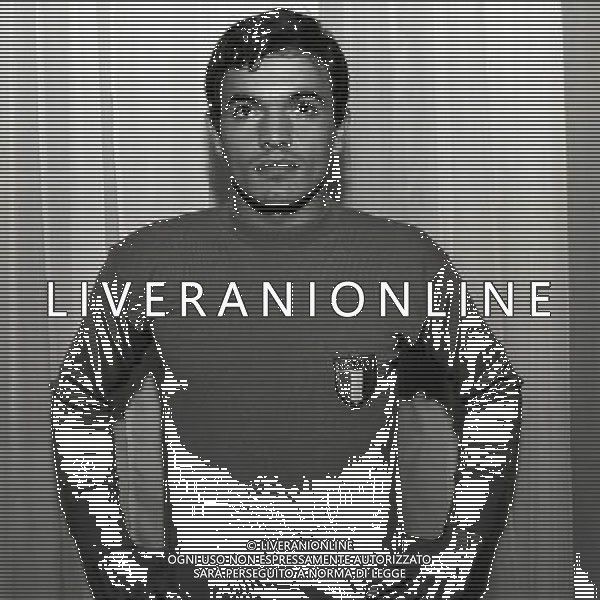 RETROSPETTIVA SERGIO GORI CALCIATORE NELLA FOTO SERGIO GORICON LA MAGLIA DELLA NAZIONALE ITALIANA AG ALDO LIVERANI SAS