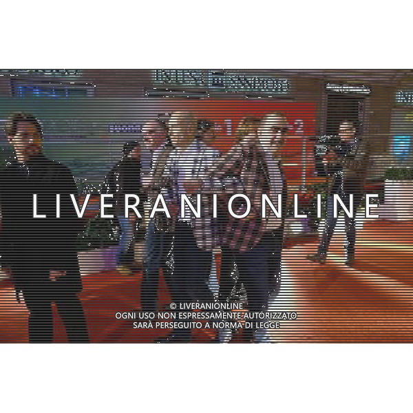 66mo Festival della canzone italiana SanRemo 08 febbraio 2016 nella foto la sfilata sulla passerella del red carpet dei cantanti partecipanti al teatro Ariston - Elio e le storie tese e valerio scanu ©Gazzaniga / AGENZIA ALDO LIVERANI SAS 