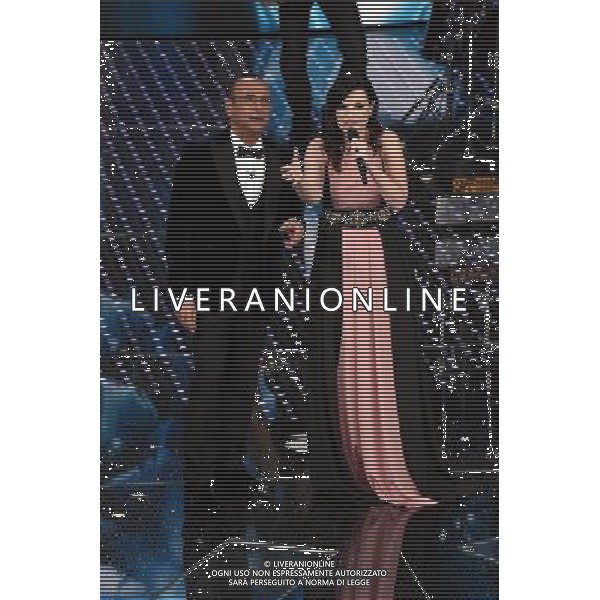 PRIMA SERATA 66mo FESTIVAL DELLA CANZONE ITALIANA DI SANREMO 09 FEBBRAIO 2016 NELLA FOTO CARLO CONTI CON LAURA PAUSINI ©GAZZANIGA / AGENZIA ALDO LIVERANI SAS 