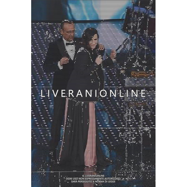 PRIMA SERATA 66mo FESTIVAL DELLA CANZONE ITALIANA DI SANREMO 09 FEBBRAIO 2016 NELLA FOTO CARLO CONTI CON LAURA PAUSINI ©GAZZANIGA / AGENZIA ALDO LIVERANI SAS 