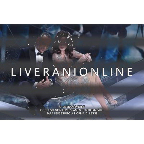 PRIMA SERATA 66mo FESTIVAL DELLA CANZONE ITALIANA DI SANREMO 09 FEBBRAIO 2016 NELLA FOTO CARLO CONTI CON VIRGINIA RAFFAELE ( CHE IMITA SABRINA FERILLI ) ©GAZZANIGA / AGENZIA ALDO LIVERANI SAS 