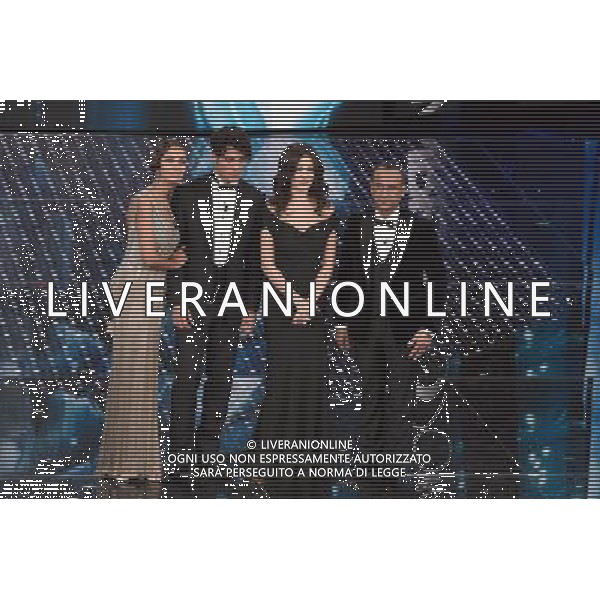 PRIMA SERATA 66mo FESTIVAL DELLA CANZONE ITALIANA DI SANREMO 09 FEBBRAIO 2016 NELLA FOTO CARLO CONTI CON MADALINA GHENEA VIRGINIA RAFFAELE (CHE IMITA SABRINA FERILLI) E GABRIEL GARKO ©GAZZANIGA / AGENZIA ALDO LIVERANI SAS 