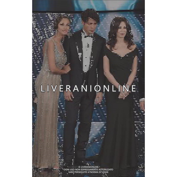 PRIMA SERATA 66mo FESTIVAL DELLA CANZONE ITALIANA DI SANREMO 09 FEBBRAIO 2016 NELLA FOTO MADALINA GHENEA VIRGINIA RAFFAELE (CHE IMITA SABRINA FERILLI) E GABRIEL GARKO ©GAZZANIGA / AGENZIA ALDO LIVERANI SAS 