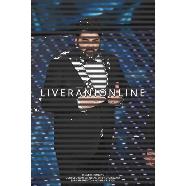 SECONDA SERATA 66mo FESTIVAL DELLA CANZONE ITALIANA DI SANREMO 10 FEBBRAIO 2016 NELLA FOTO ANTONINO CANNAVACCIUOLO ©GAZZANIGA / AGENZIA ALDO LIVERANI SAS 