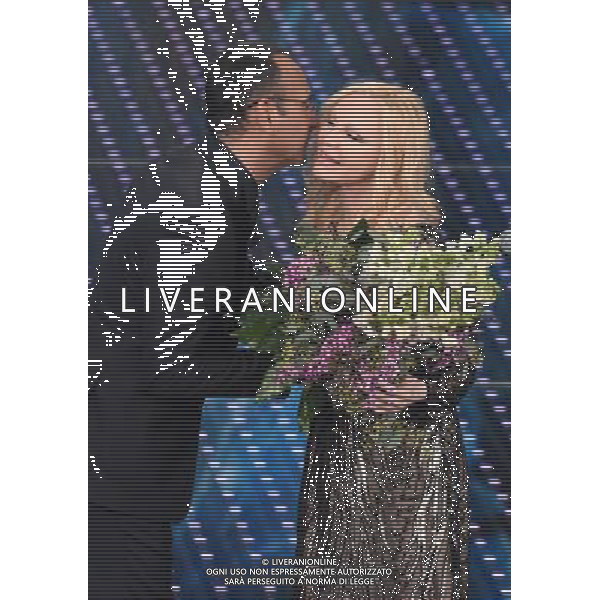 SECONDA SERATA 66mo FESTIVAL DELLA CANZONE ITALIANA DI SANREMO 10 FEBBRAIO 2016 NELLA FOTO CARLO CONTI CON PATTY PRAVO ©GAZZANIGA / AGENZIA ALDO LIVERANI SAS 
