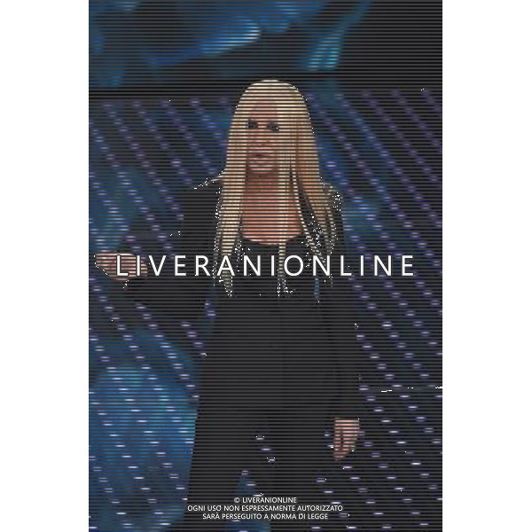 TERZA SERATA 66mo FESTIVAL DELLA CANZONE ITALIANA DI SANREMO 11 FEBBRAIO 2016 NELLA FOTO VIRGINIA RAFFAELE ( CHE IMITA DONATELLA VERSACE ) © Gazzaniga / AGENZIA ALDO LIVERANI SAS 