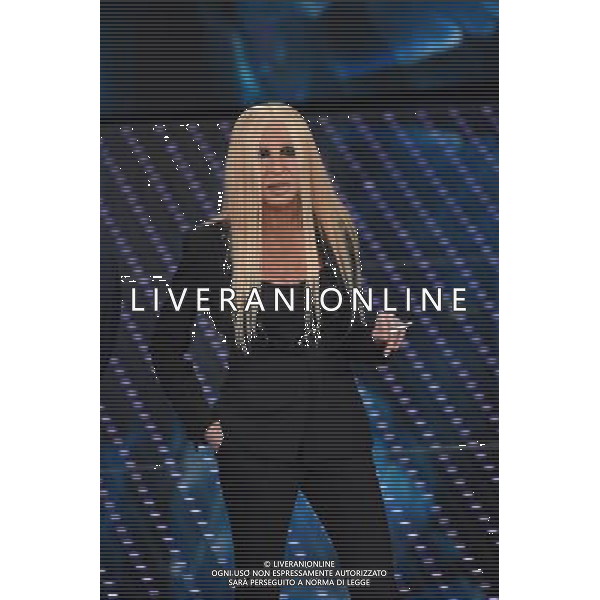 TERZA SERATA 66mo FESTIVAL DELLA CANZONE ITALIANA DI SANREMO 11 FEBBRAIO 2016 NELLA FOTO VIRGINIA RAFFAELE ( CHE IMITA DONATELLA VERSACE ) © Gazzaniga / AGENZIA ALDO LIVERANI SAS 