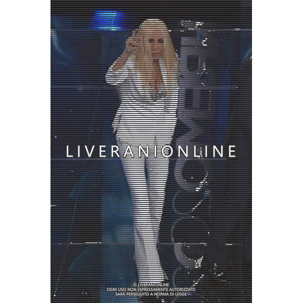 TERZA SERATA 66mo FESTIVAL DELLA CANZONE ITALIANA DI SANREMO 11 FEBBRAIO 2016 NELLA FOTO VIRGINIA RAFFAELE ( CHE IMITA DONATELLA VERSACE ) © Gazzaniga / AGENZIA ALDO LIVERANI SAS 