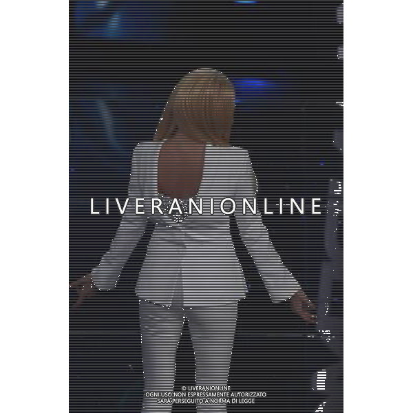TERZA SERATA 66mo FESTIVAL DELLA CANZONE ITALIANA DI SANREMO 11 FEBBRAIO 2016 NELLA FOTO VIRGINIA RAFFAELE ( CHE IMITA DONATELLA VERSACE ) © Gazzaniga / AGENZIA ALDO LIVERANI SAS 