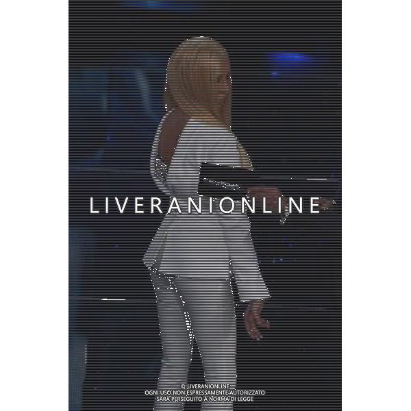 TERZA SERATA 66mo FESTIVAL DELLA CANZONE ITALIANA DI SANREMO 11 FEBBRAIO 2016 NELLA FOTO VIRGINIA RAFFAELE ( CHE IMITA DONATELLA VERSACE ) © Gazzaniga / AGENZIA ALDO LIVERANI SAS 