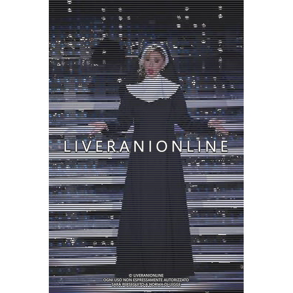 QUARTA SERATA 66mo FESTIVAL DELLA CANZONE ITALIANA DI SANREMO 12 FEBBRAIO 2016 nella foto VIRGINIA RAFFAELE ( CHE IMITA BELEN RODRIGUEZ ) ©Gazzaniga / AGENZIA ALDO LIVERANI SAS 
