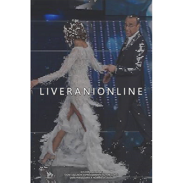 QUARTA SERATA 66mo FESTIVAL DELLA CANZONE ITALIANA DI SANREMO 12 FEBBRAIO 2016 nella foto CARLO CONTI CON MADALINA GHENEA ©Gazzaniga / AGENZIA ALDO LIVERANI SAS 
