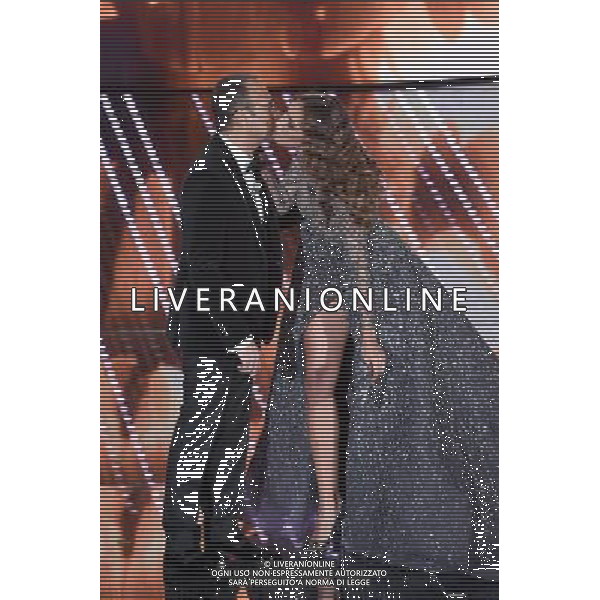QUINTA ED ULTIMA SERATA 66mo FESTIVAL DELLA CANZONE ITALIANA DI SANREMO 13 FEBBRAIO 2016 NELLA FOTO CARLO CONTI CON MADALINA GHENEA ©Gazzaniga / AGENZIA ALDO LIVERANI SAS 