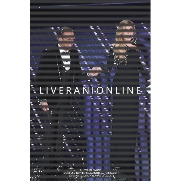 QUINTA ED ULTIMA SERATA 66mo FESTIVAL DELLA CANZONE ITALIANA DI SANREMO 13 FEBBRAIO 2016 NELLA FOTO CARLO CONTI CON VIRGINIA RAFFAELE ©Gazzaniga / AGENZIA ALDO LIVERANI SAS 