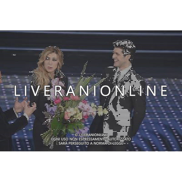 QUINTA ED ULTIMA SERATA 66mo FESTIVAL DELLA CANZONE ITALIANA DI SANREMO 13 FEBBRAIO 2016 NELLA FOTO ROBERTO BOLLE CON VIRGINIA RAFFAELE ©Gazzaniga / AGENZIA ALDO LIVERANI SAS 
