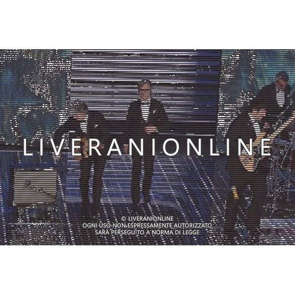 QUINTA ED ULTIMA SERATA 66mo FESTIVAL DELLA CANZONE ITALIANA DI SANREMO 13 FEBBRAIO 2016 NELLA FOTO GAETANO CURRERI - STADIO Â©Gazzaniga / AGENZIA ALDO LIVERANI SAS 