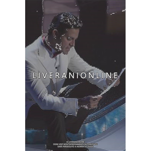 QUINTA ED ULTIMA SERATA 66mo FESTIVAL DELLA CANZONE ITALIANA DI SANREMO 13 FEBBRAIO 2016 NELLA FOTO GABRIEL GARKO LEGGE LA POESIA DI GIUSEPPE CATALANO CARCERATO AD OPERA ©Gazzaniga / AGENZIA ALDO LIVERANI SAS 