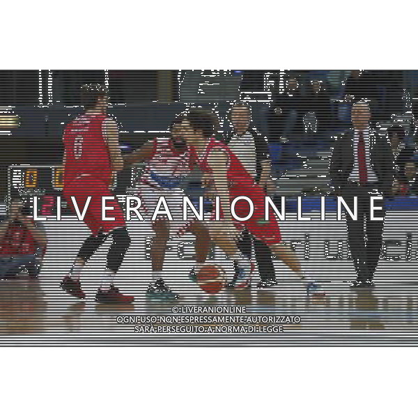 Lega Basket serie A, 5» giornata di ritorno, Consultinvest Pesaro vs Grissin Bon Reggio Emilia 14/02/2016 nella foto: DELLA VALLE ATTACCA LA VUELLE, POLONARA, A SOSTENGNO, ph.CLAUDIO ZAMAGNI/AGENZIA ALDO LIVERANI S.A.S.