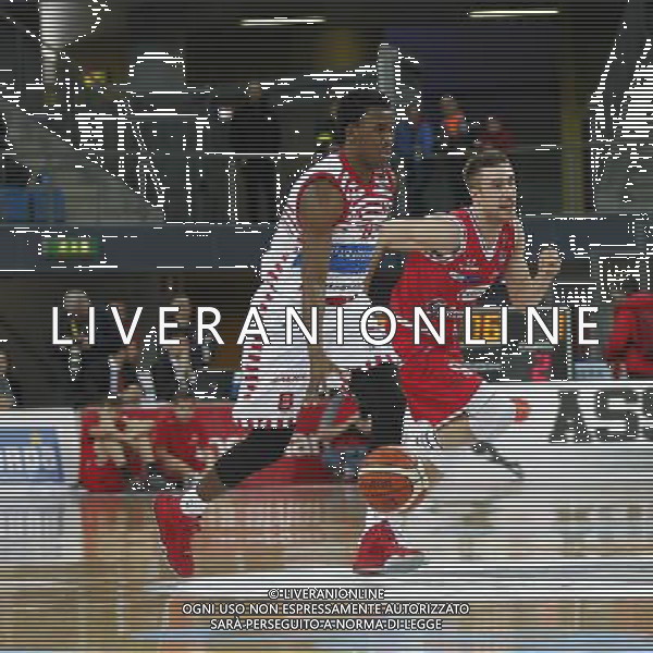 Lega Basket serie A, 5» giornata di ritorno, Consultinvest Pesaro vs Grissin Bon Reggio Emilia 14/02/2016 nella foto: CHRISTON, ATTACCA, MARCATO DA DE NICOLAO, ph.CLAUDIO ZAMAGNI/AGENZIA ALDO LIVERANI S.A.S.