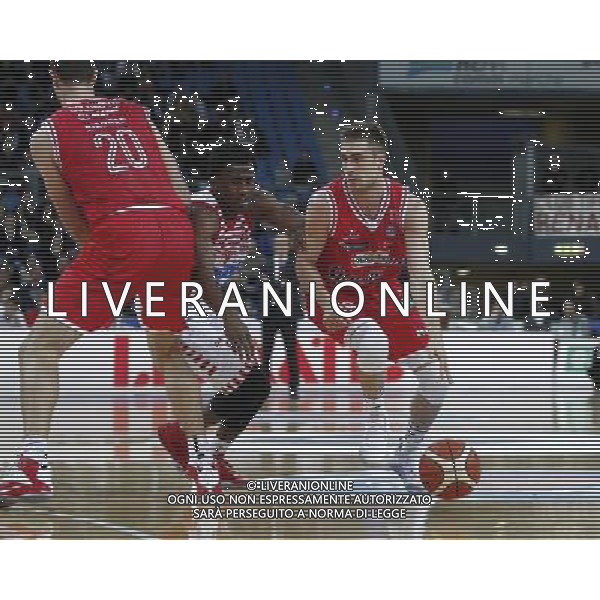 Lega Basket serie A, 5» giornata di ritorno, Consultinvest Pesaro vs Grissin Bon Reggio Emilia 14/02/2016 nella foto: DE NICOLAO MARCATO DA CHRISTON, ph.CLAUDIO ZAMAGNI/AGENZIA ALDO LIVERANI S.A.S.