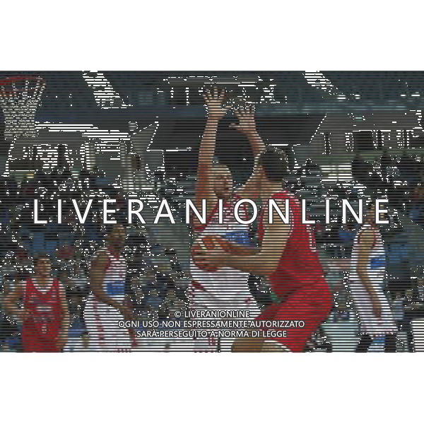 Lega Basket serie A, 5» giornata di ritorno, Consultinvest Pesaro vs Grissin Bon Reggio Emilia 14/02/2016 nella foto: GOLUBOVIC MARCATO DA LYDEKA, ph.CLAUDIO ZAMAGNI/AGENZIA ALDO LIVERANI S.A.S.