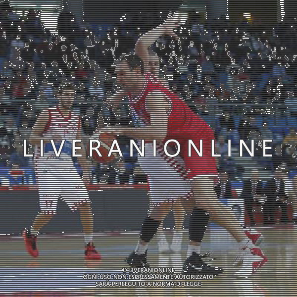 Lega Basket serie A, 5» giornata di ritorno, Consultinvest Pesaro vs Grissin Bon Reggio Emilia 14/02/2016 nella foto: GOLUBOVIC, PASSA LA DIFESA, ph.CLAUDIO ZAMAGNI/AGENZIA ALDO LIVERANI S.A.S.