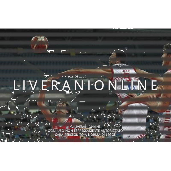 Lega Basket serie A, 5» giornata di ritorno, Consultinvest Pesaro vs Grissin Bon Reggio Emilia 14/02/2016 nella foto: DELLA VALLE INTERCETTATO DA DAYE, ph.CLAUDIO ZAMAGNI/AGENZIA ALDO LIVERANI S.A.S.