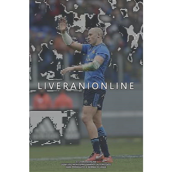 RBS 6 Nazioni Rugby 2016 2 giornata - Italia vs Inghilterra - Roma - 14.02.2016 - Stadio Olimpico - nella foto: Sergio Parisse saluta il pubblico a fine gara / Ph. Corradetti - Ag. Aldo Liverani sas