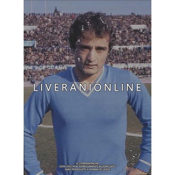 RETROSPETTIVA VINCENZO D\'AMICO CALCIATORE NELLA FOTO VNCENZO D\'AMICO CON LA MAGLIA DELLA LAZIO AG ALDO LIVERANI SAS